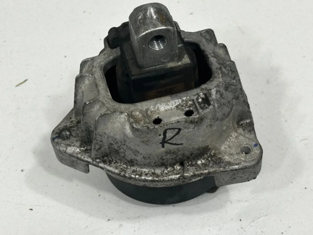 Dzinēja spilvens 6851263