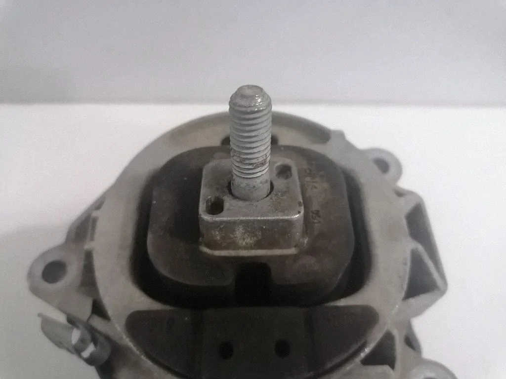Dzinēja spilvens – BMW X3 F25 (2010-2017)