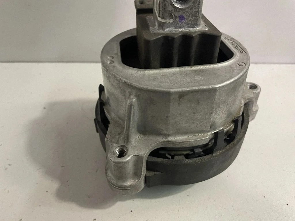 Engine mount bracket – BMW 5 Series G30 G31 G38 (2016-)