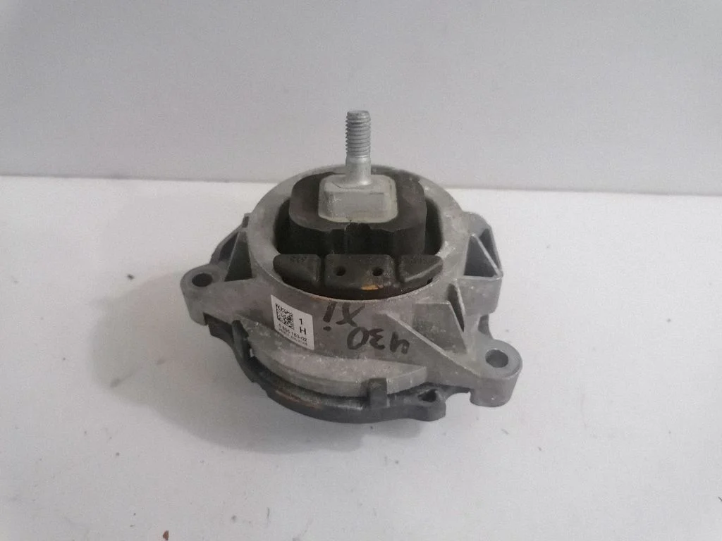 Dzinēja spilvens – BMW 4. sērija F32 F33 (2013-2020)