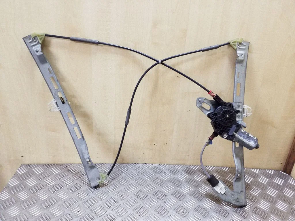 Front door window regulator with motor – left