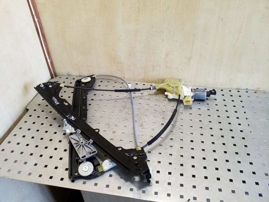 Front door window regulator with motor 0130822402