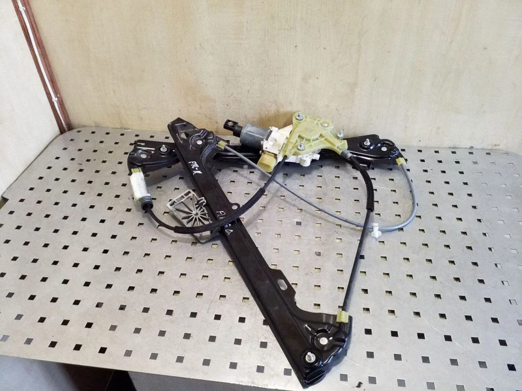 Front door window regulator with motor 0130822403