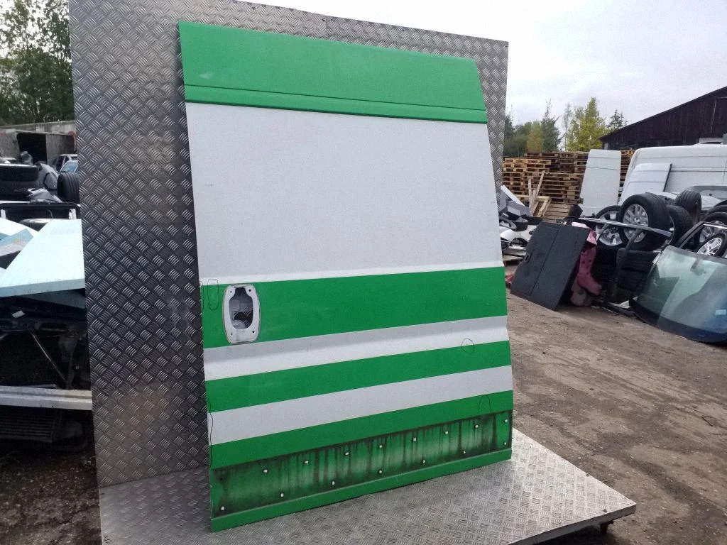 Side sliding door – left