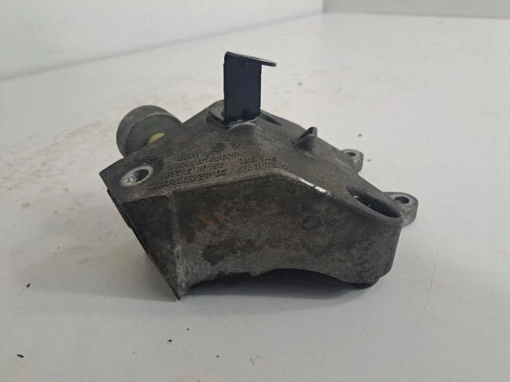 Engine mounting bracket – BMW 5 Series G30 G31 G38 (2016-)