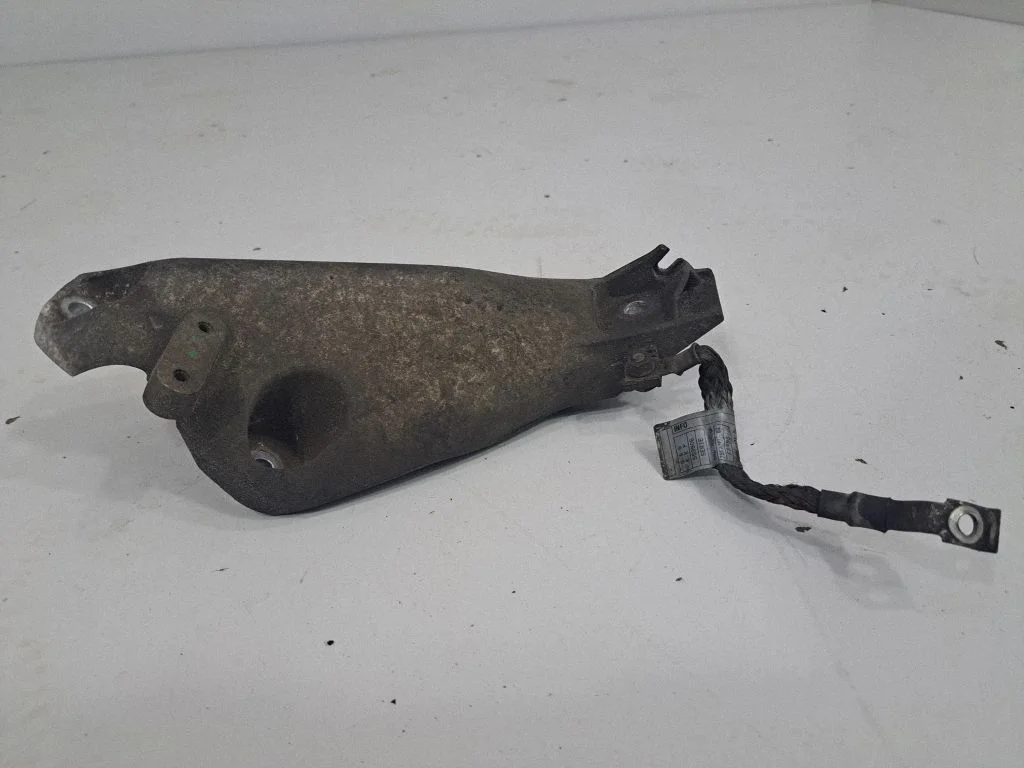 Dzinēja stiprinājuma kronšteins – BMW X5 E70 (2006-2013)