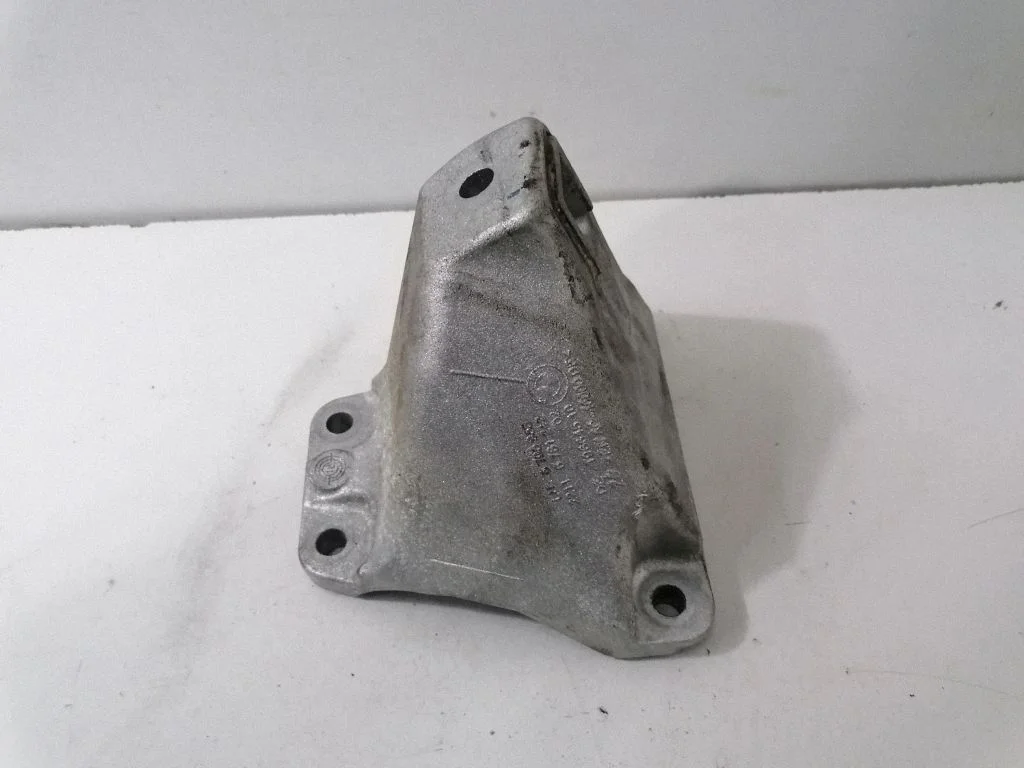 Engine mounting bracket – BMW 5 Series F10 F11 (2009-2016)