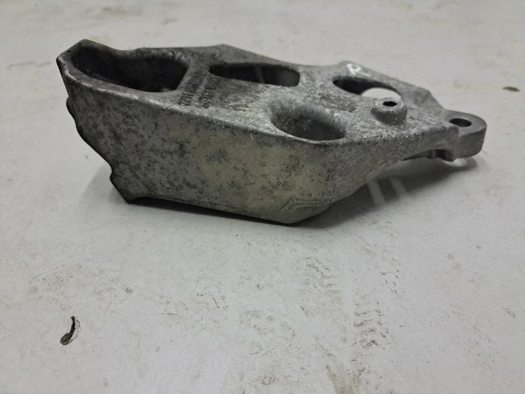 Engine mounting bracket – BMW 3 Series F30 F35 F31 (2012-2018)