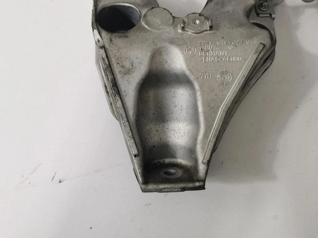 Dzinēja stiprinājuma kronšteins – BMW 3. sērija F30 F35 F31 (2012-2018)