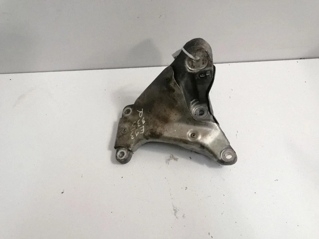 Engine mounting bracket – BMW 3 Series E90 E91 (2005-2012)