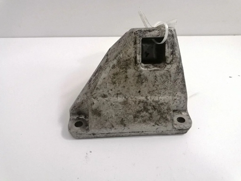 Dzinēja stiprinājuma kronšteins – BMW 5. sērija F10 F11 (2009-2016)