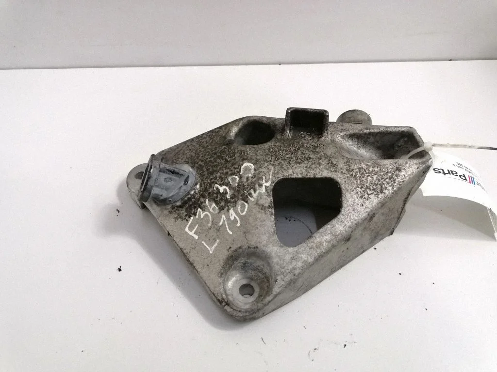 Dzinēja stiprinājuma kronšteins – BMW 3. sērija F30 F35 F31 (2012-2018)