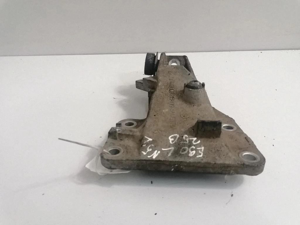 Engine mounting bracket – BMW 3 Series E90 E91 (2005-2012)