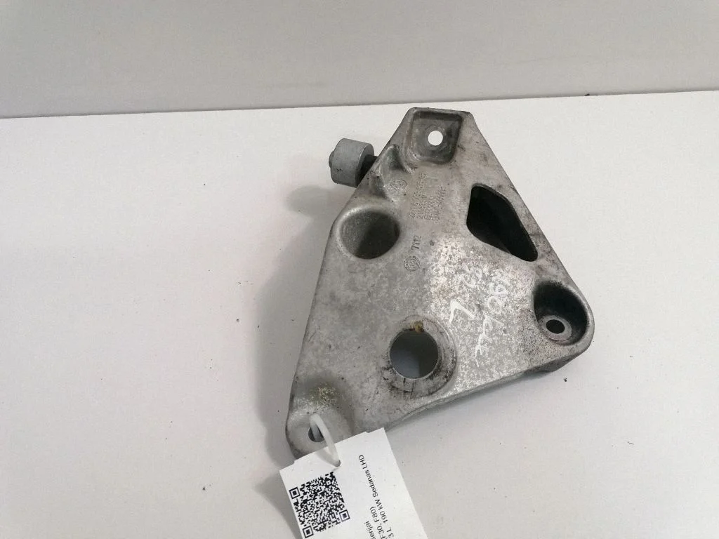 Dzinēja stiprinājuma kronšteins – BMW 3. sērija F30 F35 F31 (2012-2018)