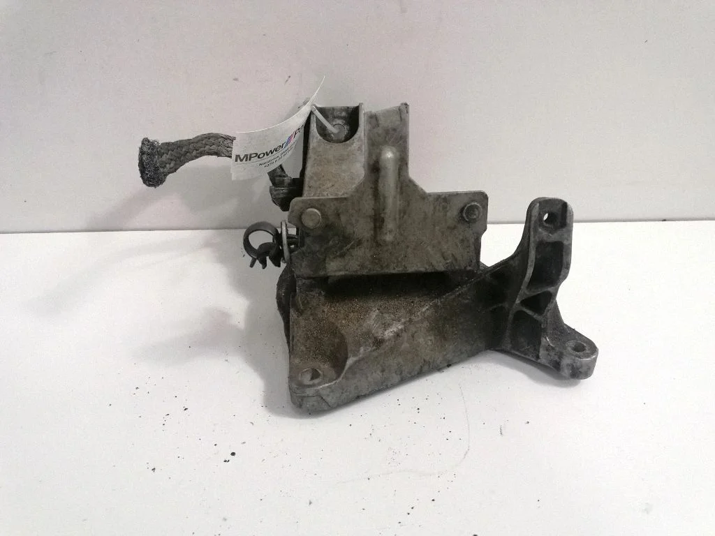 Engine mounting bracket – BMW 1 Series E81 E87 (2004-2011)