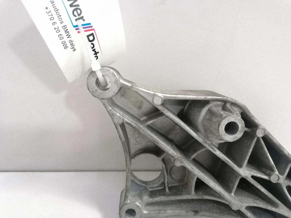 Dzinēja stiprinājuma kronšteins – BMW 3. sērija F30 F35 F31 (2012-2018)