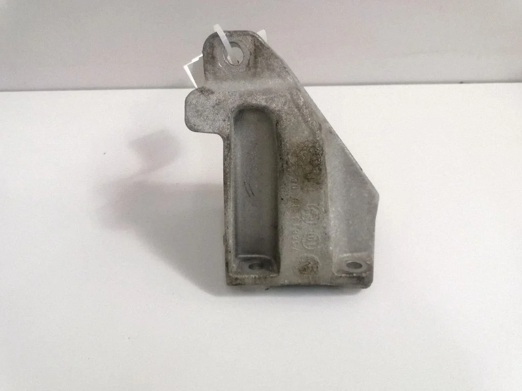 Dzinēja stiprinājuma kronšteins – BMW 4. sērija F32 F33 (2013-2020)