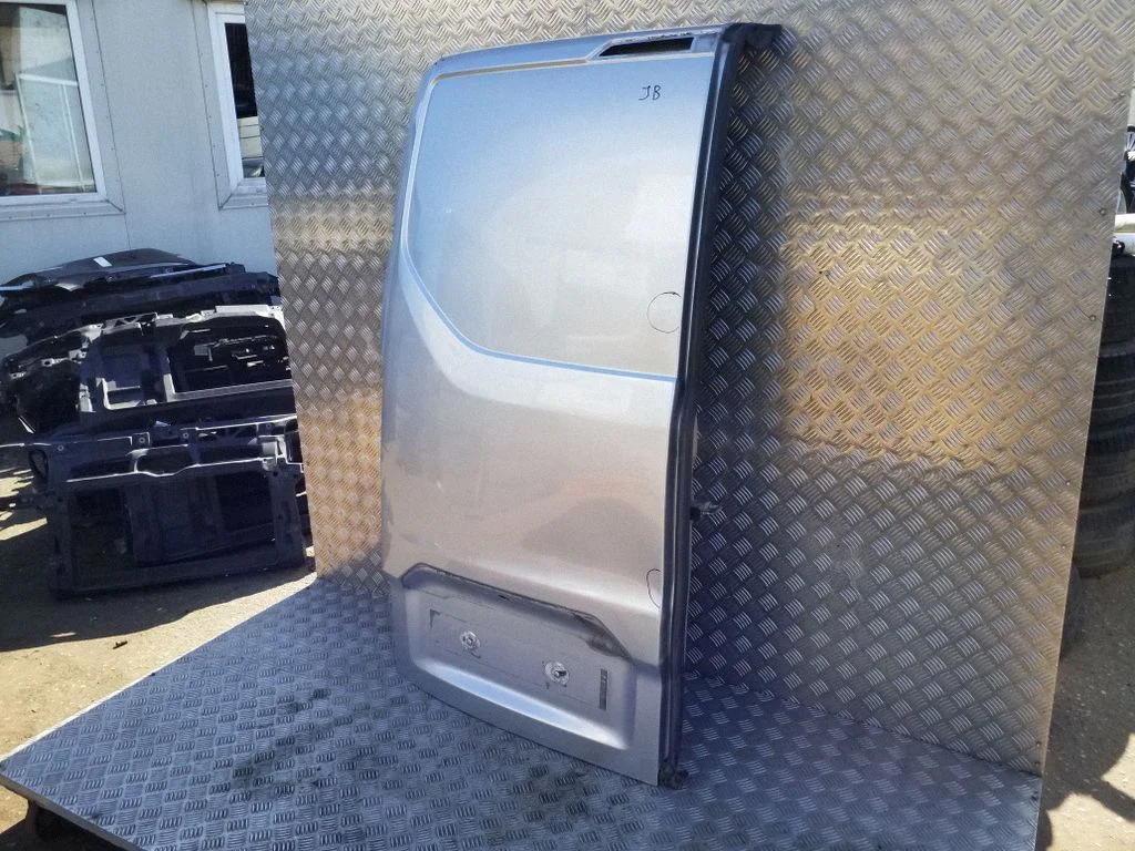 Back/rear loading door – left