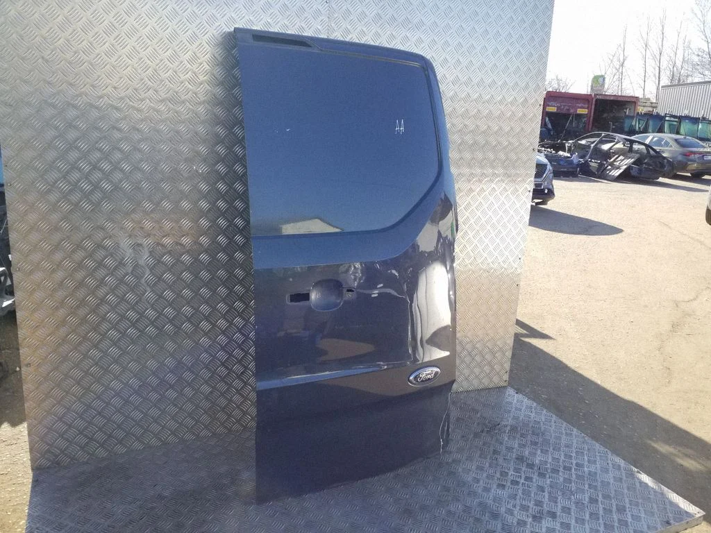 Back/rear loading door – right