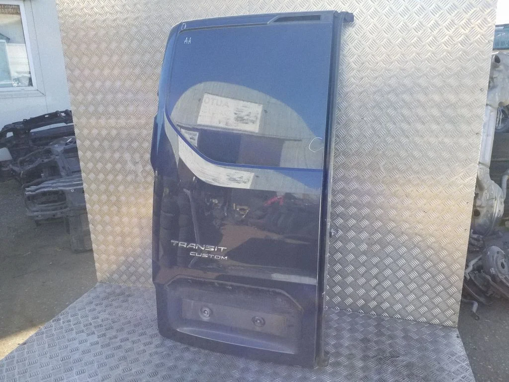 Back/rear loading door – left
