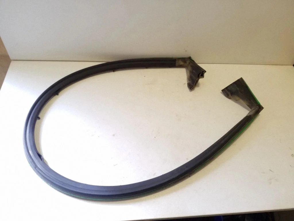 Loading door rubber seal (on body)
