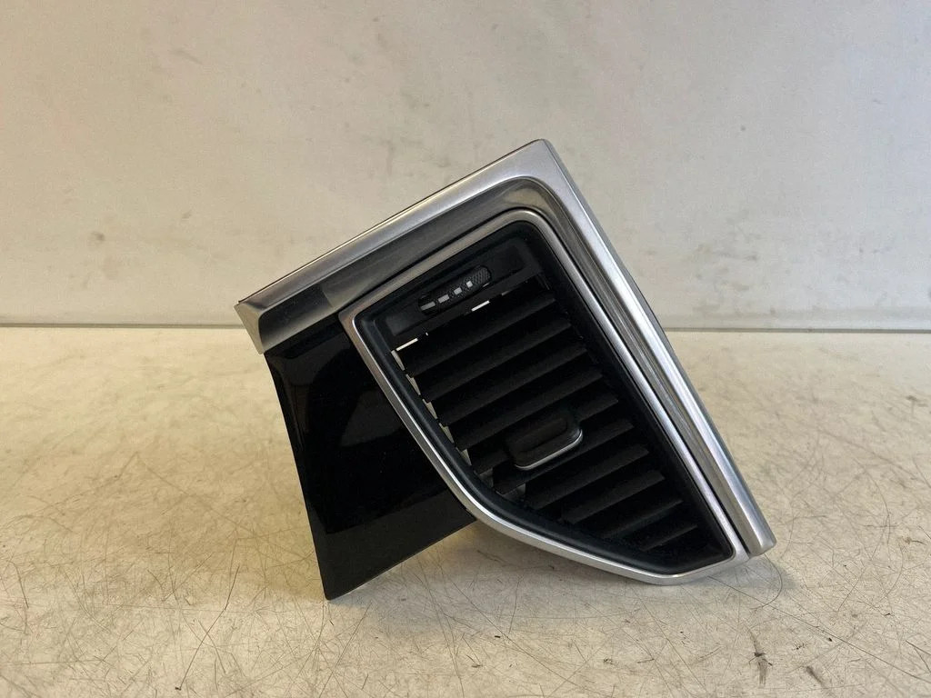 Armatuurlaua keskmine õhutusrest 95B857190E – Porsche Macan (95B) (2014-2018)