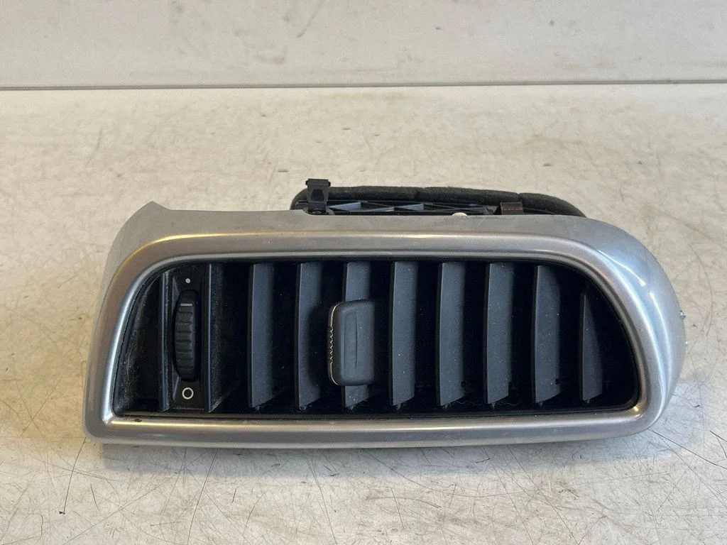 Dash center air vent grill – Porsche Cayenne (92A) (2010-2017)