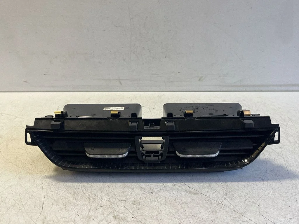 Armatuurlaua keskmine õhutusrest 6VA820951 – Skoda Fabia Mk4 (6VA) (2021-)