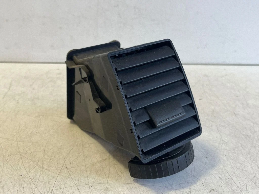Dash center air vent grill – Volkswagen Transporter - Caravelle T5 (2003-2015)