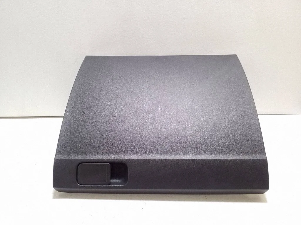 Glove box