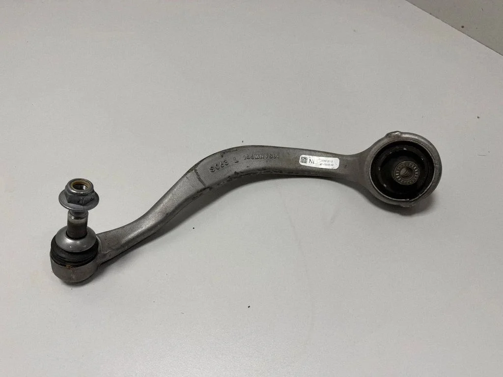 Wahacz przedni dolny – BMW XM (2022-)
