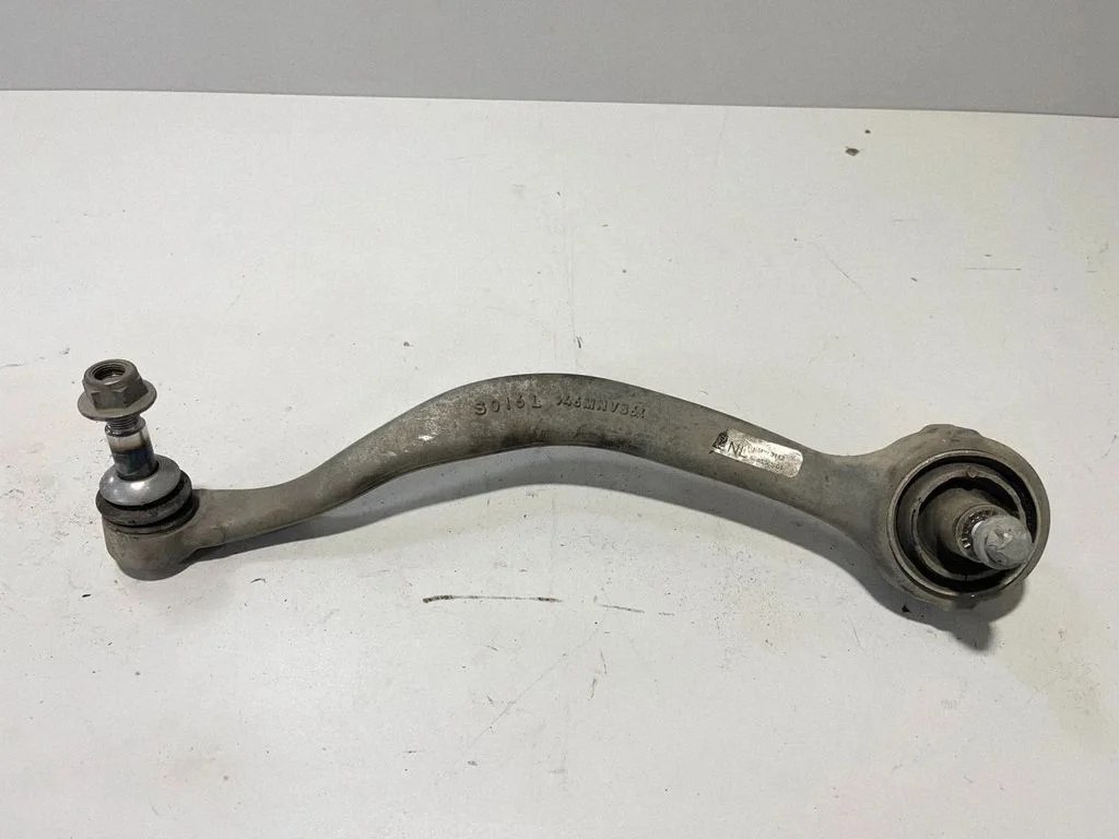 Wahacz przedni dolny – BMW XM (2022-)
