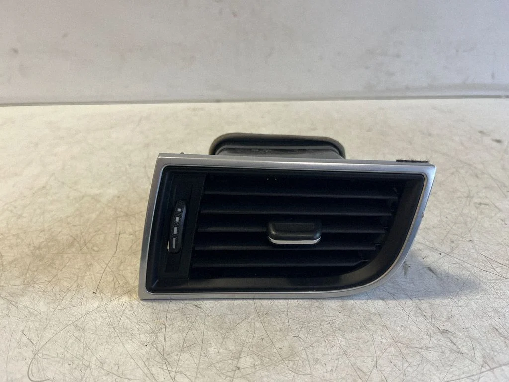 Armatuurlaua külje õhutusresti kate – Porsche Macan (95B) (2014-2018), parem