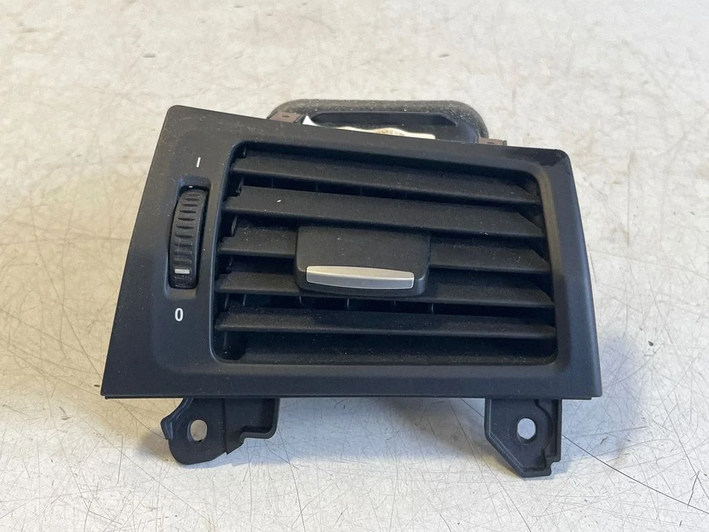 Dashboard side air vent grill/cover trim 17238711