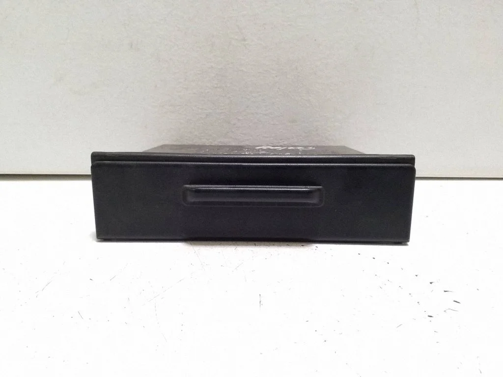 Dashboard storage box/compartment mb918623