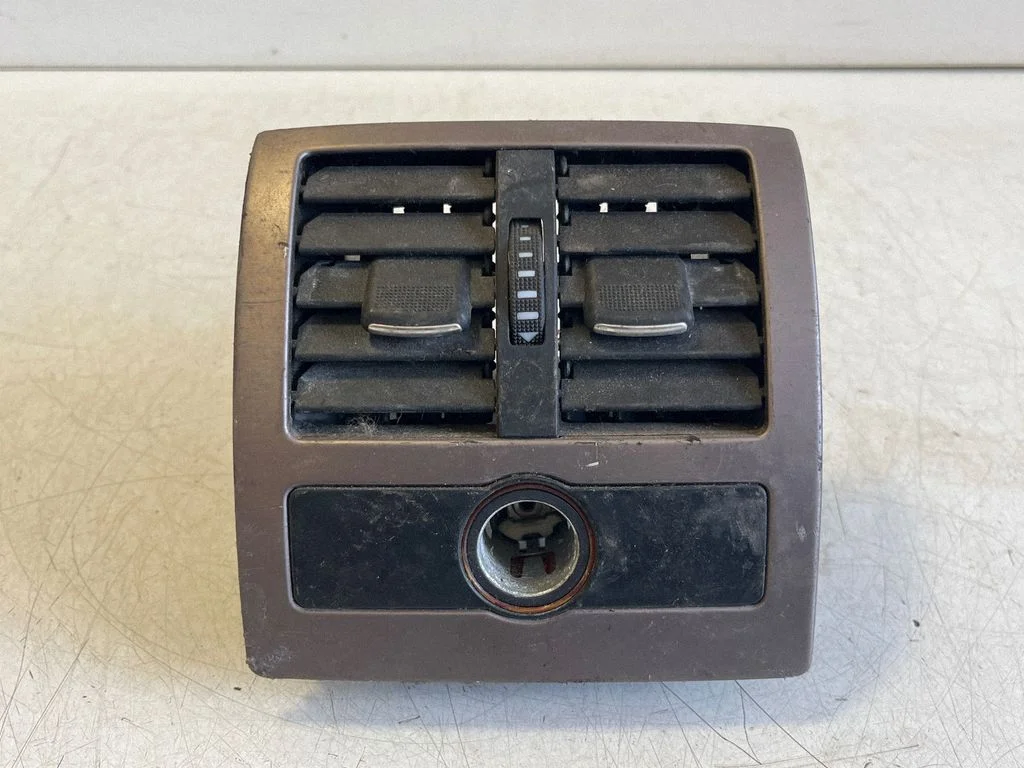 Rear air vent grill 4B0815743