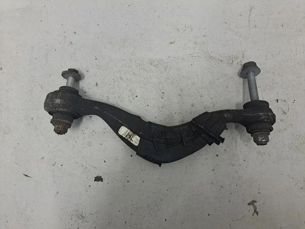 Tagumine ülemine õõtshoob – BMW 7-seeria G11 G12 (2015-2022)