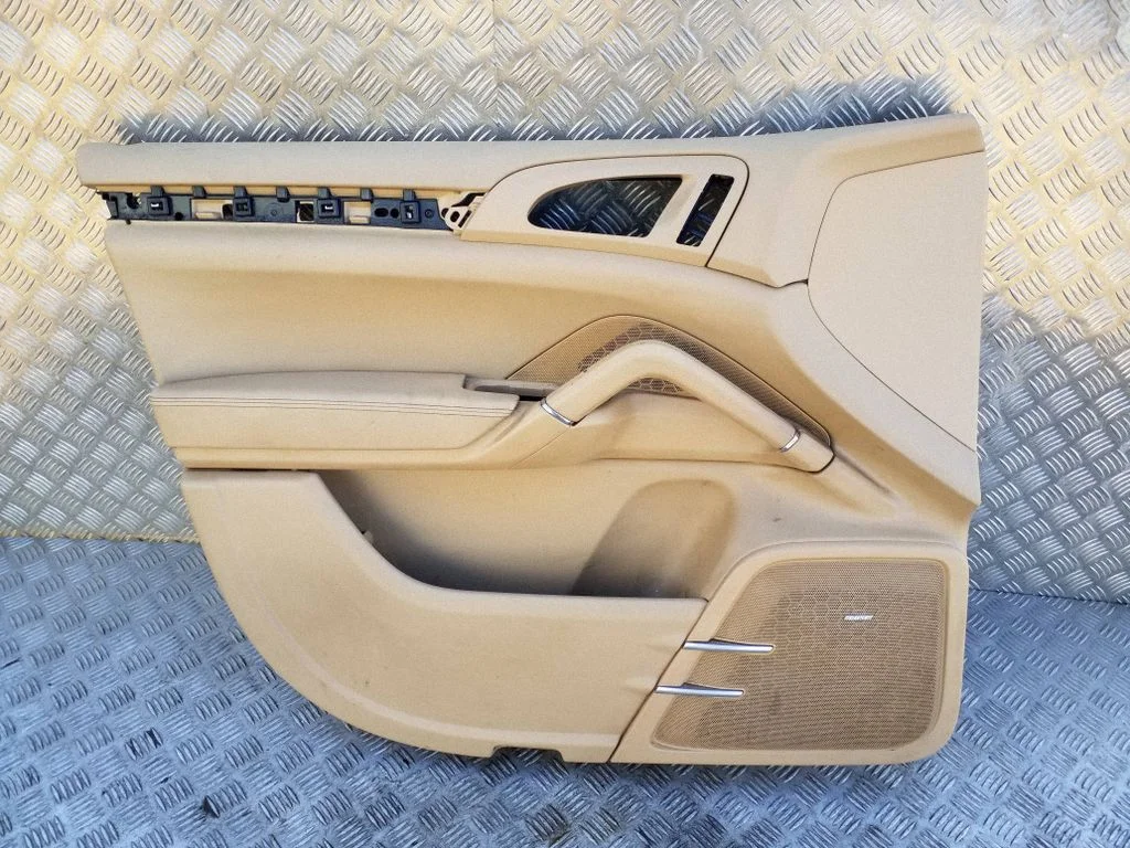 Eesmiste uste sisevooder – Porsche Cayenne (92A) (2010-2017)