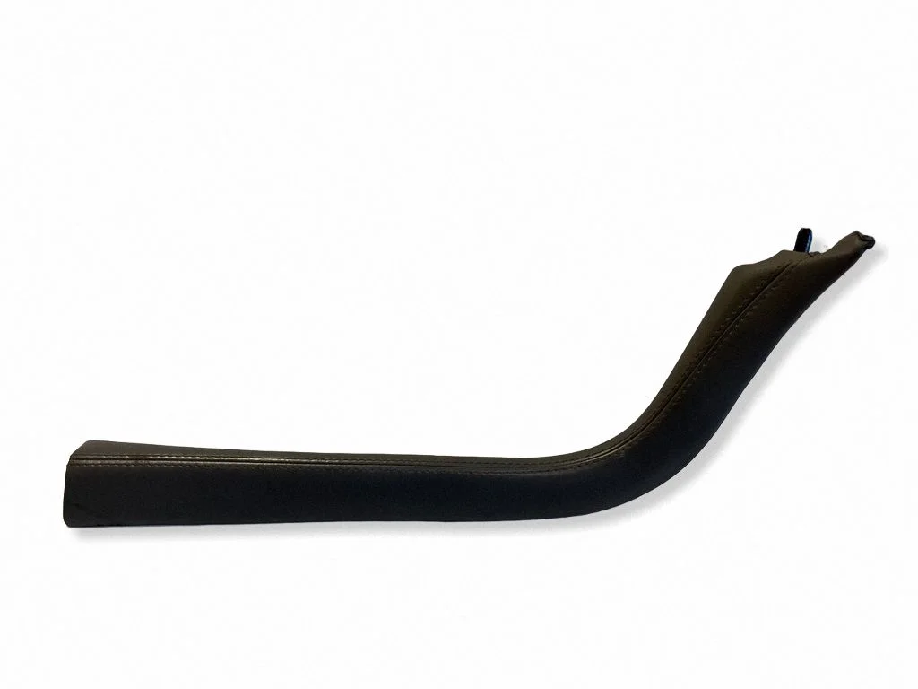 Centre console side trim front AW93F045D70A03
