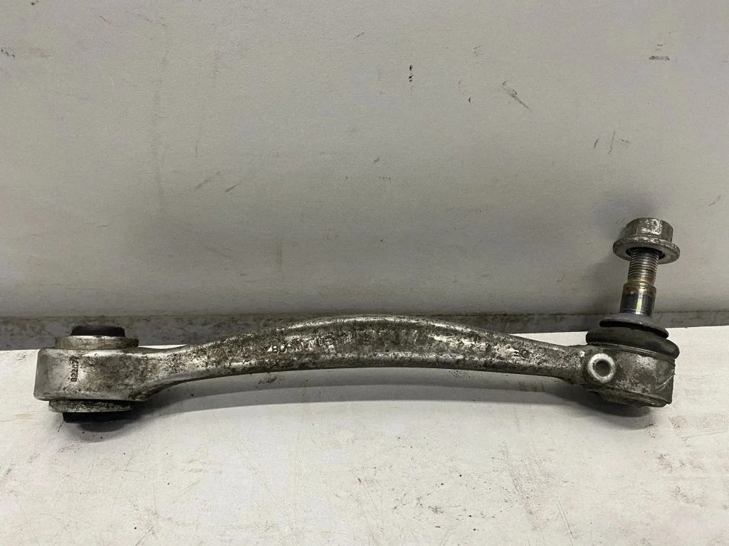 Tagumine ülemine õõtshoob – BMW Series 4 M4 F82 F83 (2014-2020)