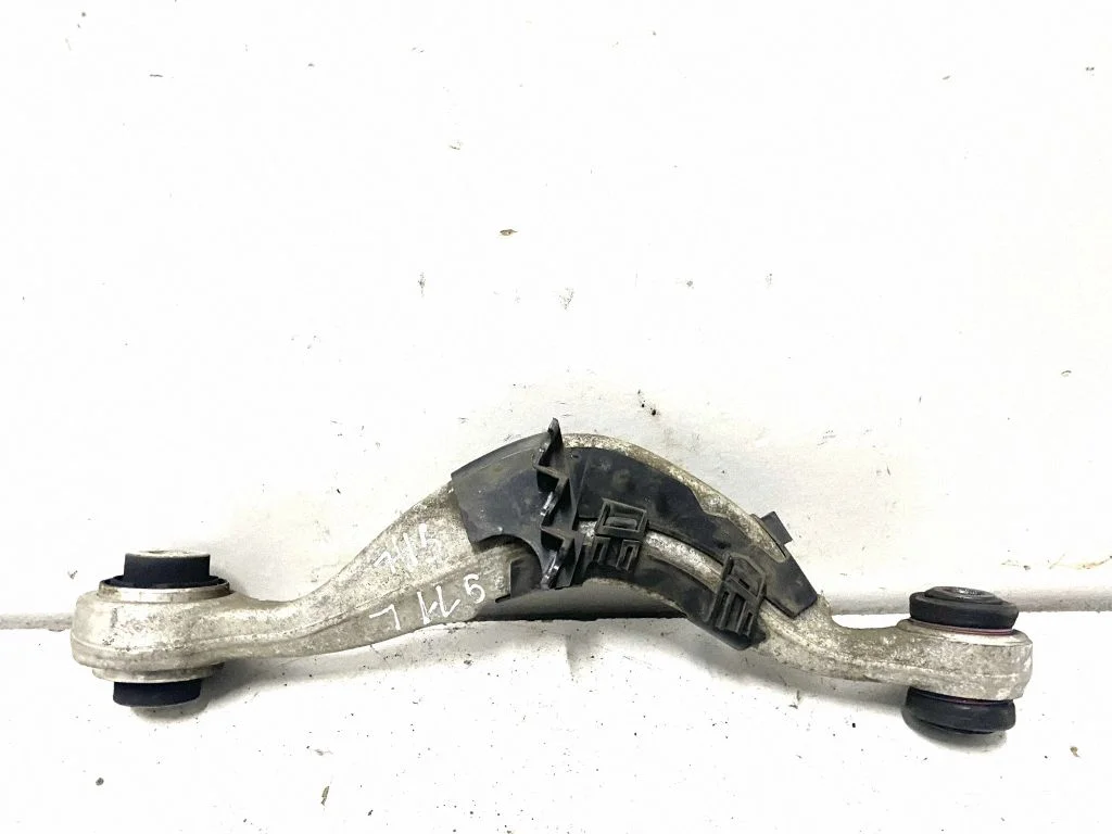 Tagumine ülemine õõtshoob – BMW 7-seeria G11 G12 (2015-2022)