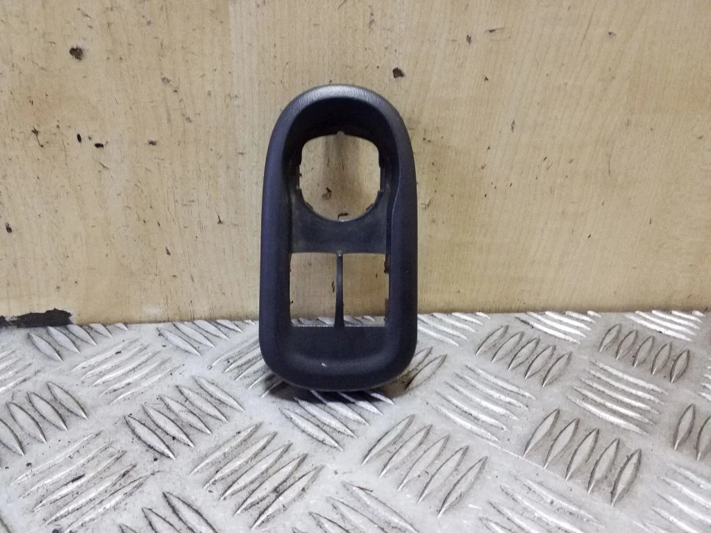Front door window switch trim 8200637849 – Renault Master III (2010-2024)