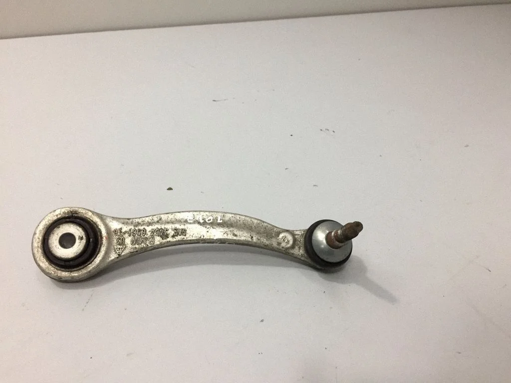 Tagumine ülemine õõtshoob – BMW X5 E70 (2006-2013)