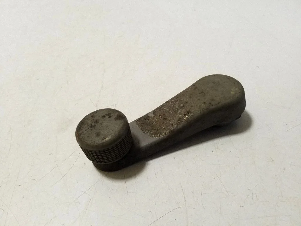 Front door window winding handle 1H0837581D