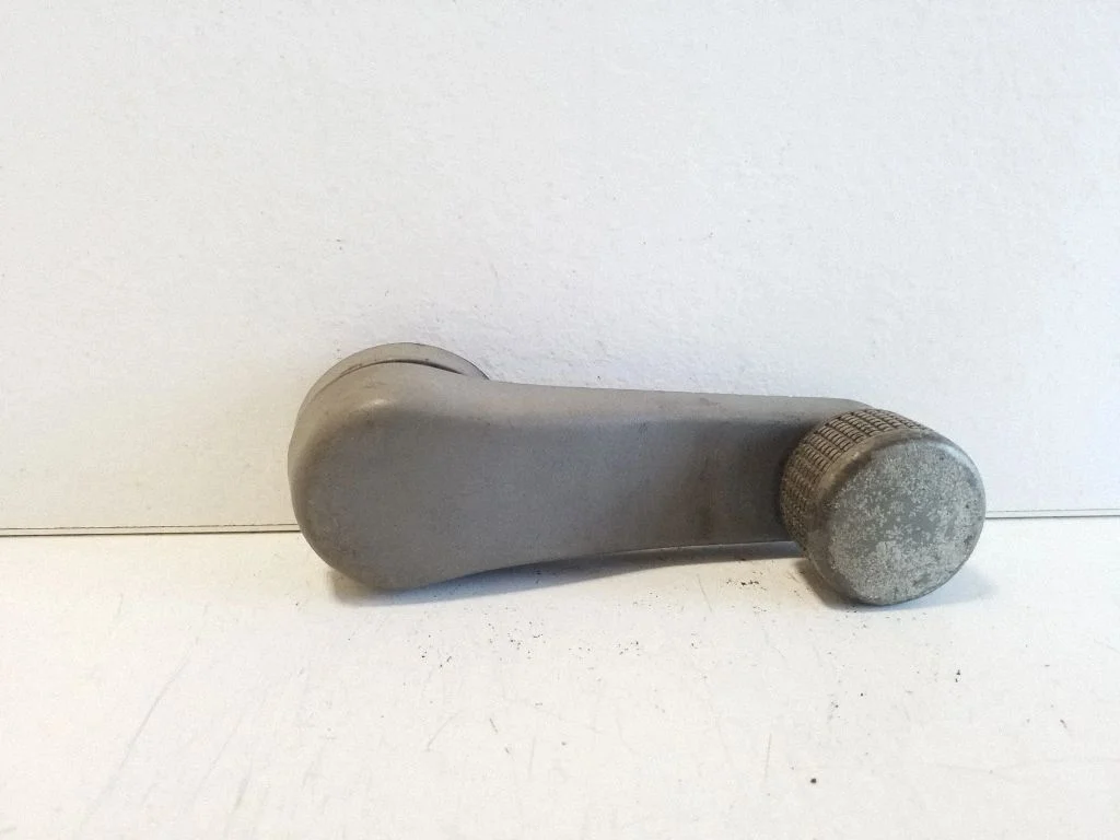 Front door window winding handle 1H0837581D