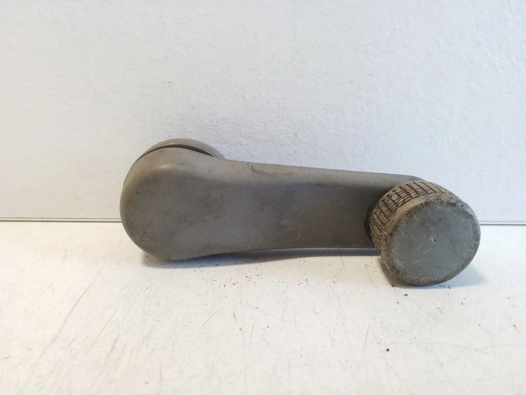 Front door window winding handle 1H0837581D
