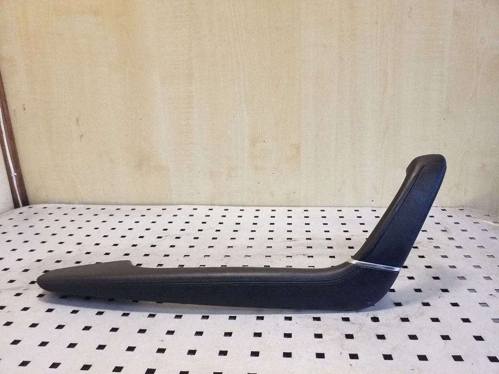 Front door interior handle trim 823503Z000
