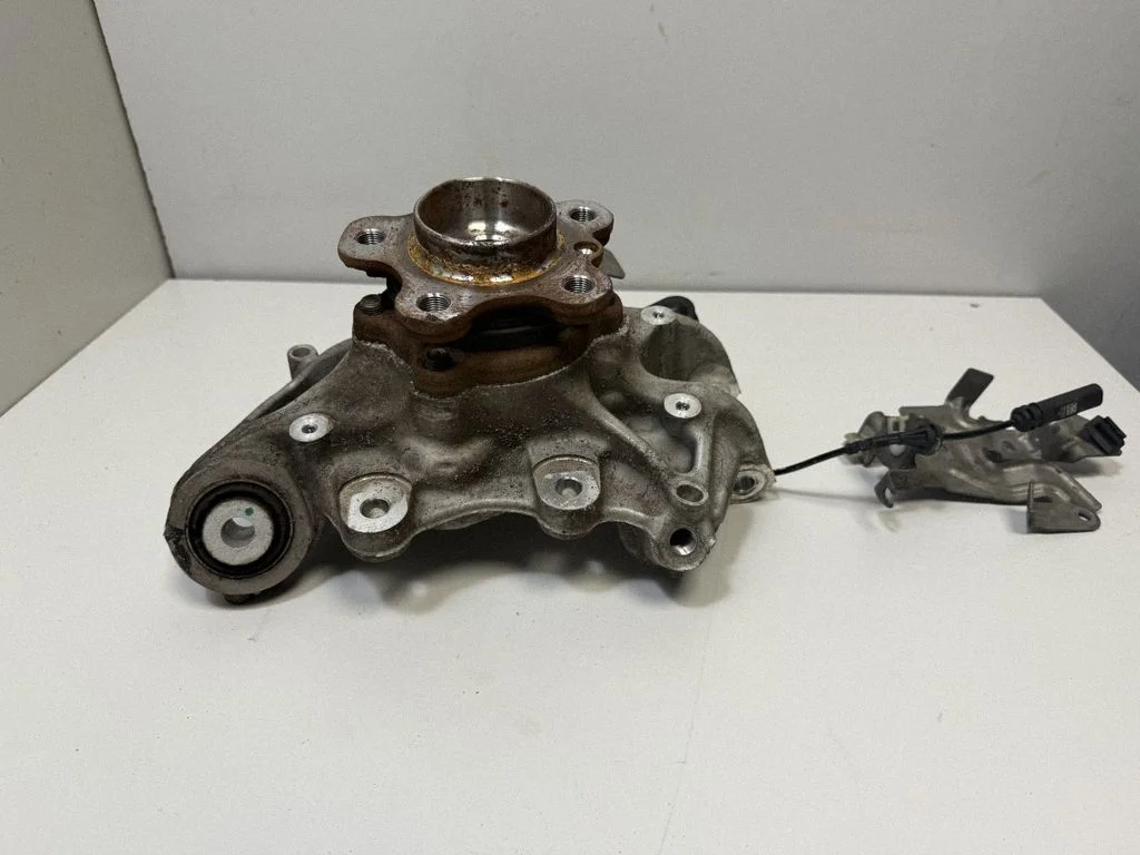 Rear wheel hub 6893274
