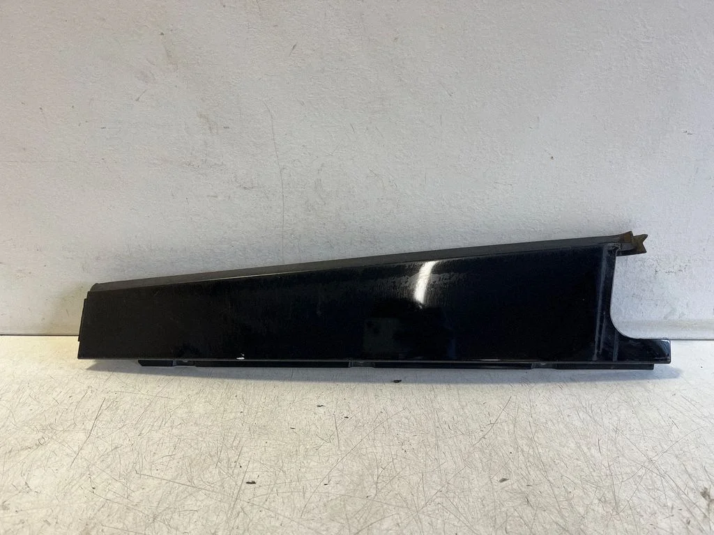 Muu tagumise ukse viimistluse osa 95B853352B – Porsche Macan (95B) (2014-2018)