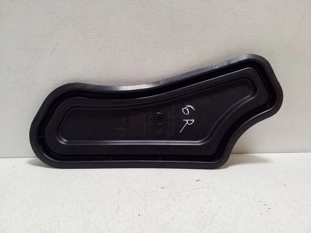 Muu tagumise ukse viimistluse osa 95B839916A – Porsche Macan (95B) (2014-2018)